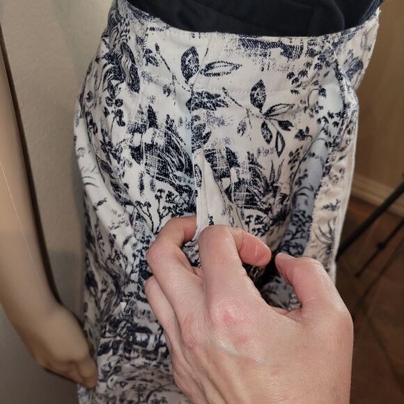 David N Sport Knee Length Graphic Print A-Line skort. - Picture 7 of 14